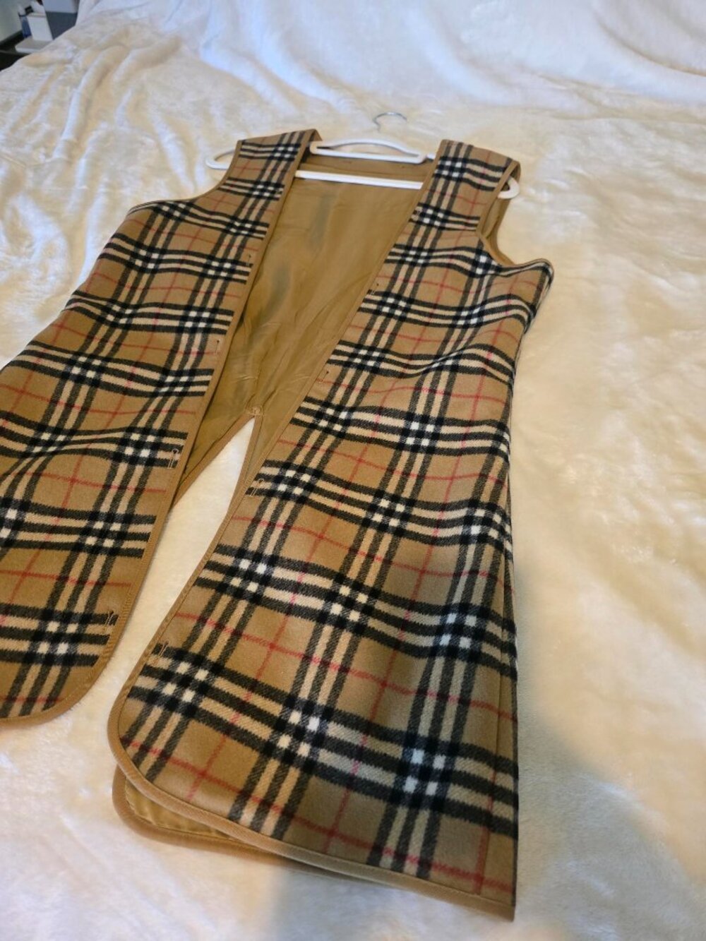 Authentic Burberry Vintage Check Sleeveless Coat - Beige Like New - Picture 9 of 14